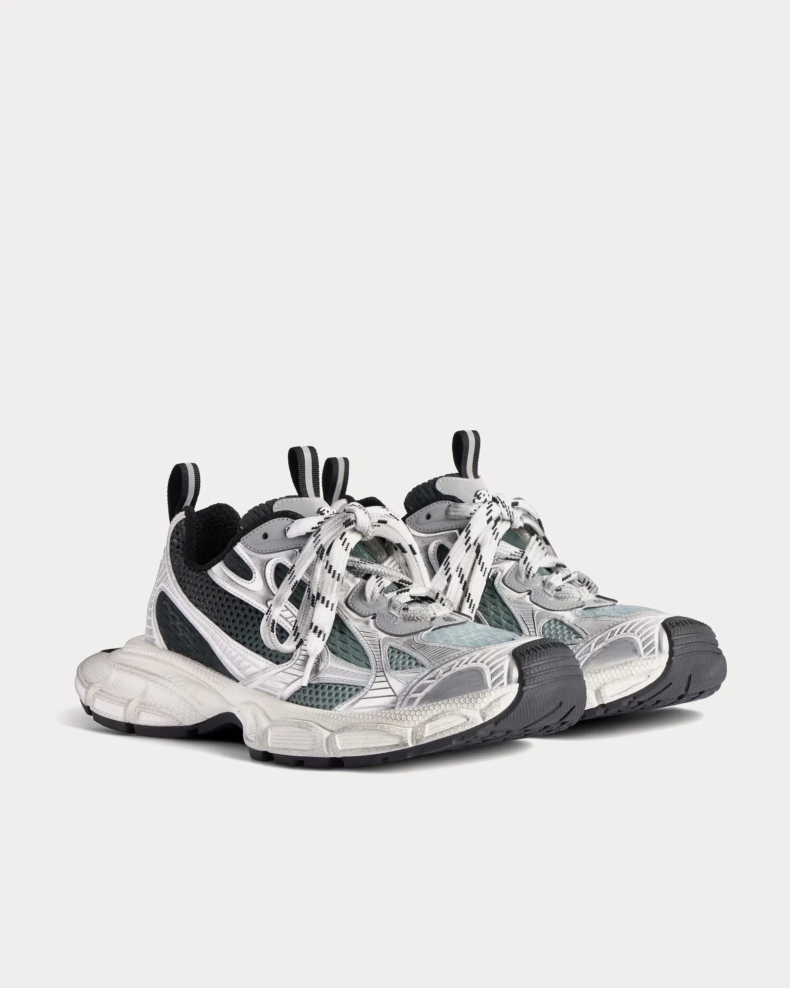 3XL Gradient Mesh & Polyurethane Black / Grey / White Low Top Sneakers