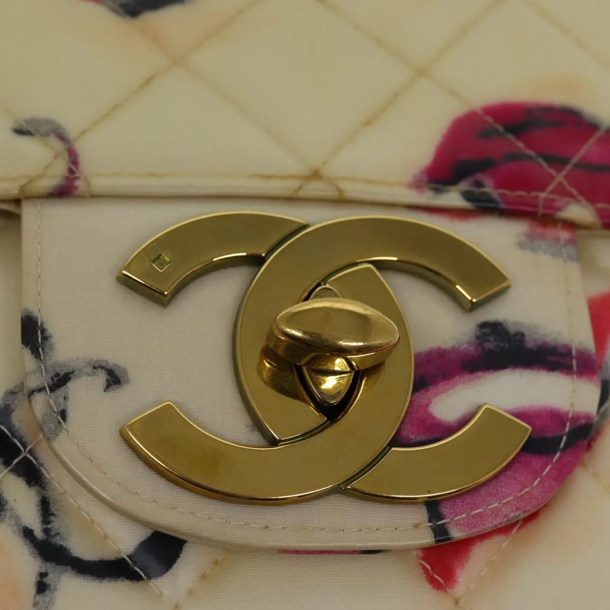 CHANEL Matelasse Chain Shoulder Bag Patent leather Cream CC Auth 74406A