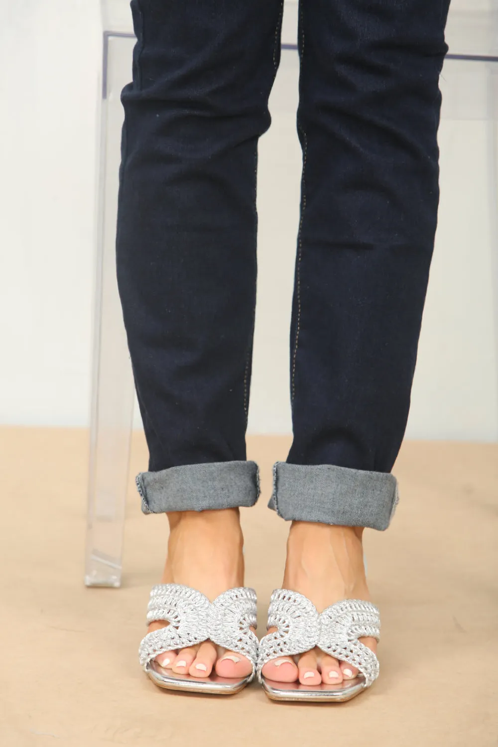 KNITTED BLOCK HEEL MULES IN SILVER