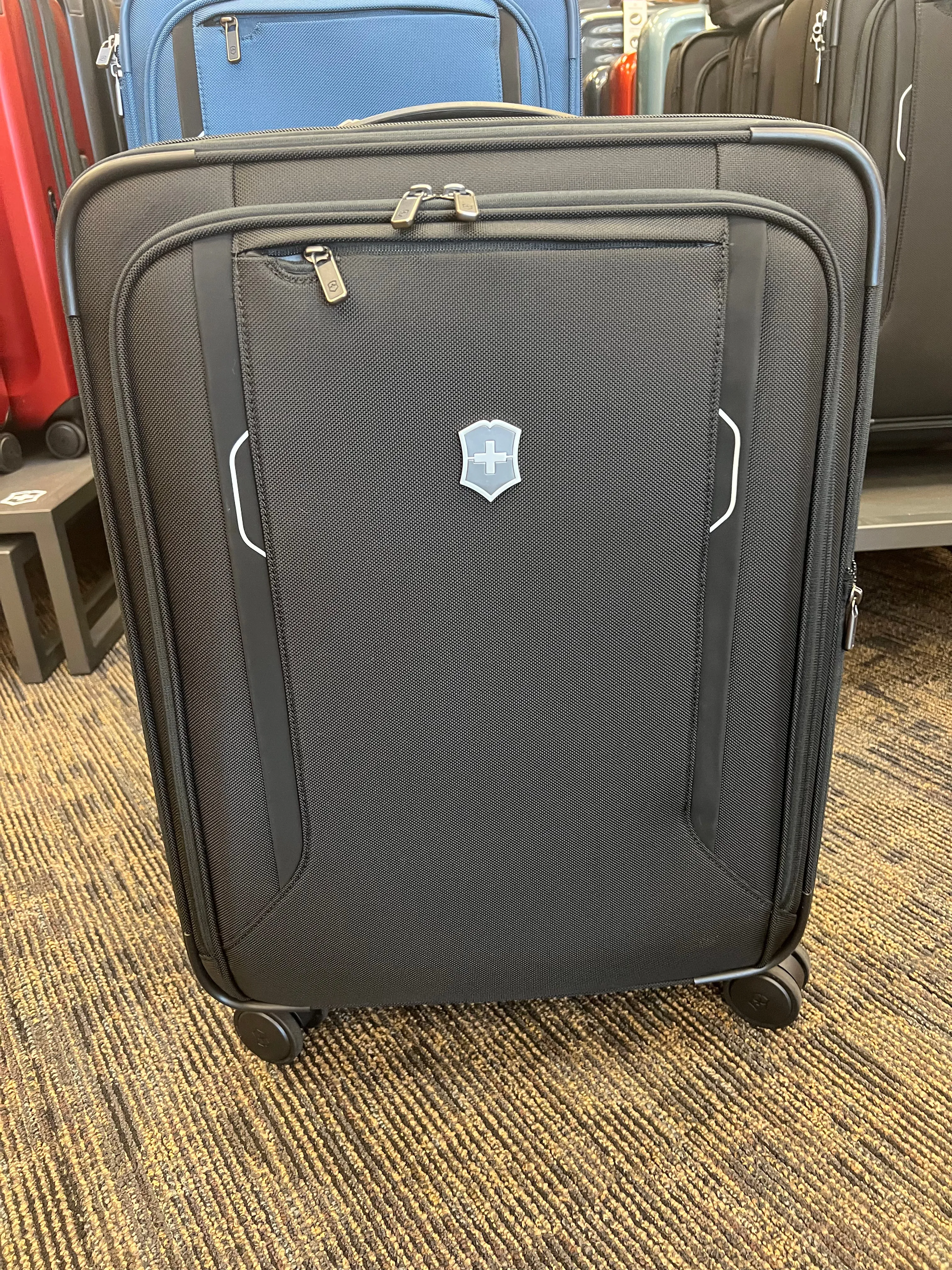 Victorinox Werks Traveler 6.0 Softside 25” Medium Checked Spinner
